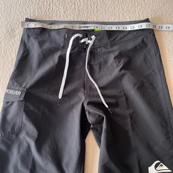 Quiksilver Black Classic Surf Style Board-shorts with Pocket 33 - Picture 10 of 13